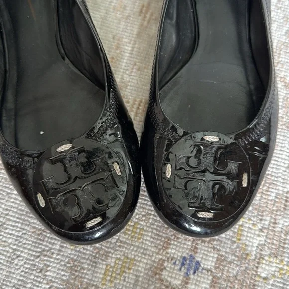 Tory Burch Black Patent Leather Classic Logo Flats Size 6.5 - Picture 7 of 7